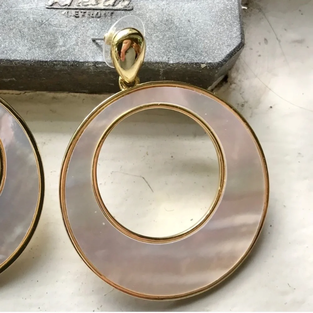 ROBERTO BY RFM MOTHER OF PEARL DROP EARRINGS FOR PIERCED EARS - Picture 4 of 5